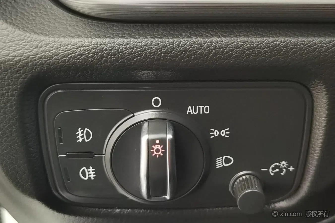 Audi A3 2014 Sportback 35 TFSI Automatic Fashion Edition — миниатюра 24