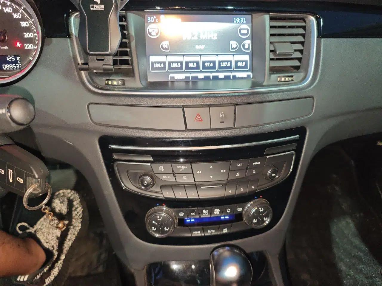 Peugeot 508 2015 2.0L Automatic Zhiyi Edition — миниатюра 13