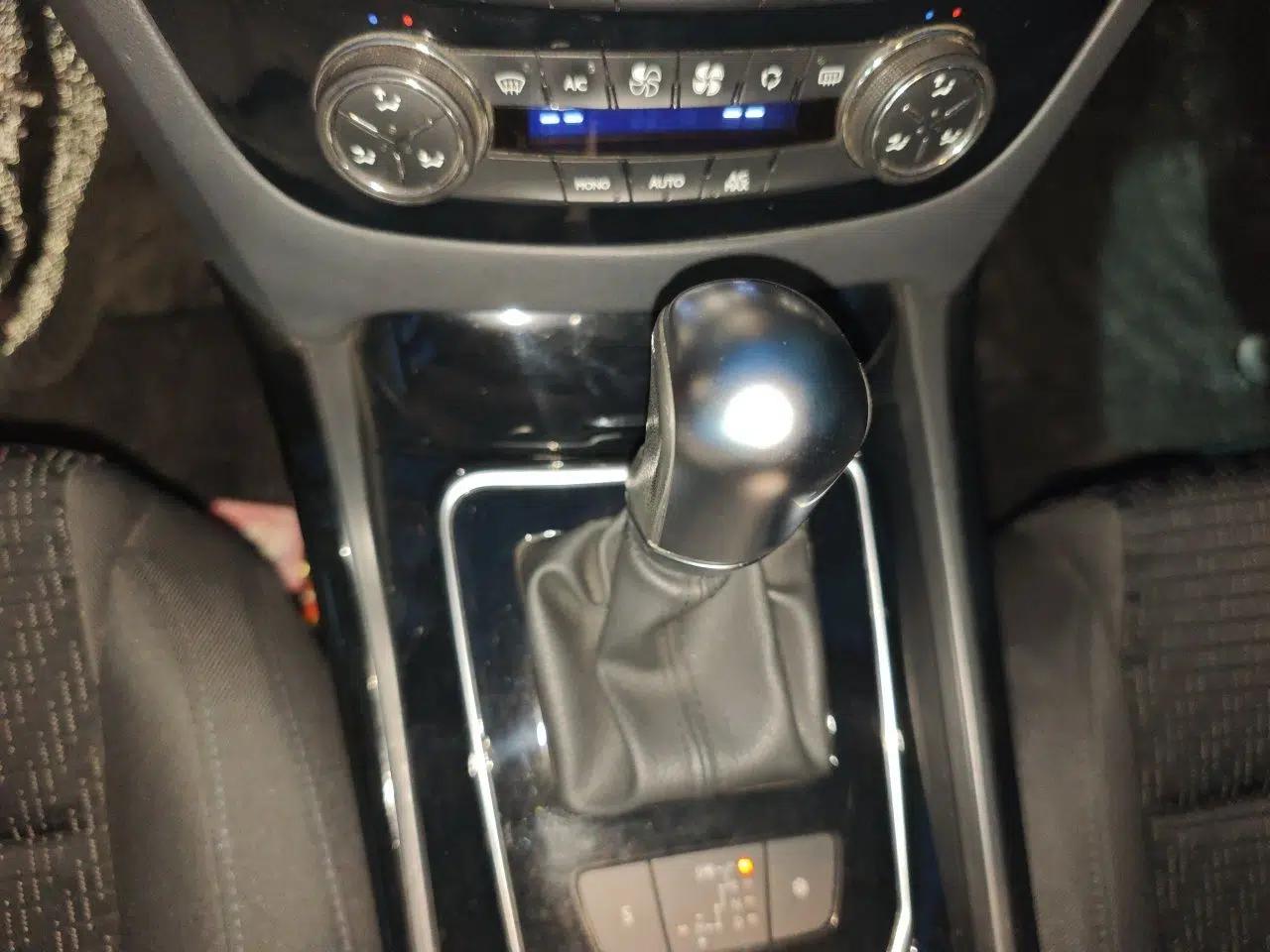 Peugeot 508 2015 2.0L Automatic Zhiyi Edition — миниатюра 14