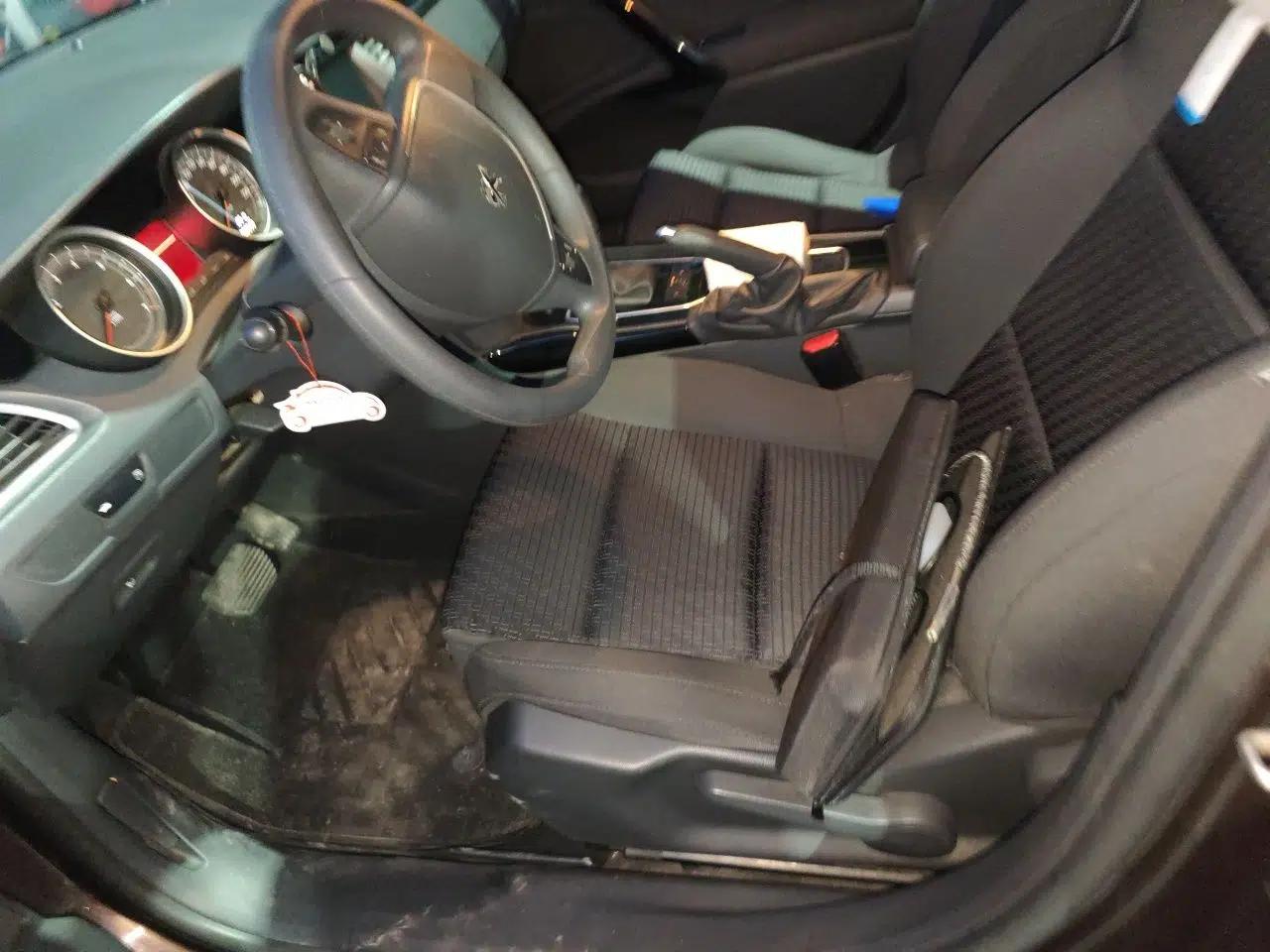 Peugeot 508 2015 2.0L Automatic Zhiyi Edition — миниатюра 15