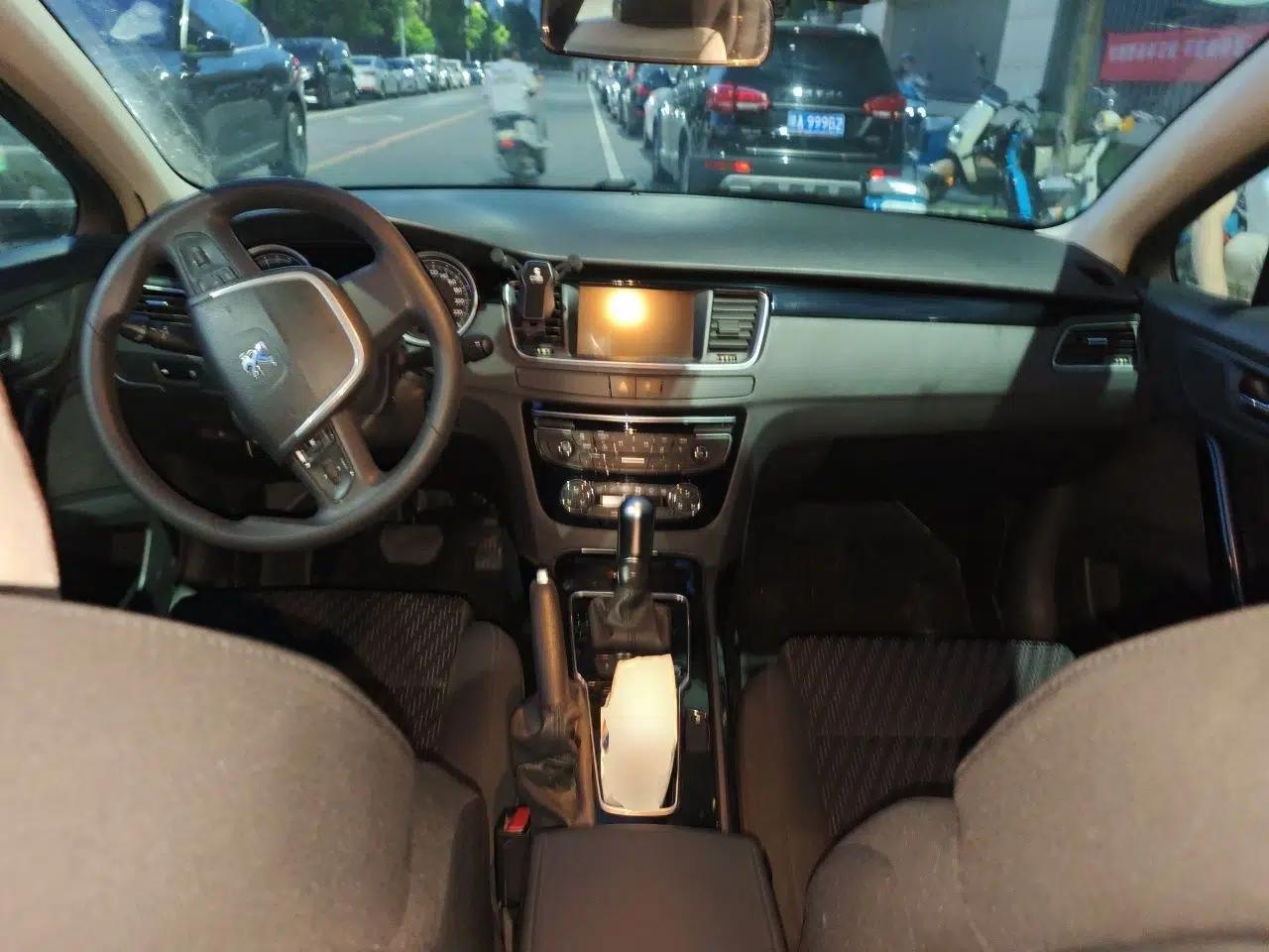 Peugeot 508 2015 2.0L Automatic Zhiyi Edition — миниатюра 9