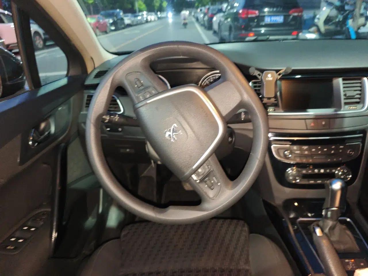 Peugeot 508 2015 2.0L Automatic Zhiyi Edition — миниатюра 10
