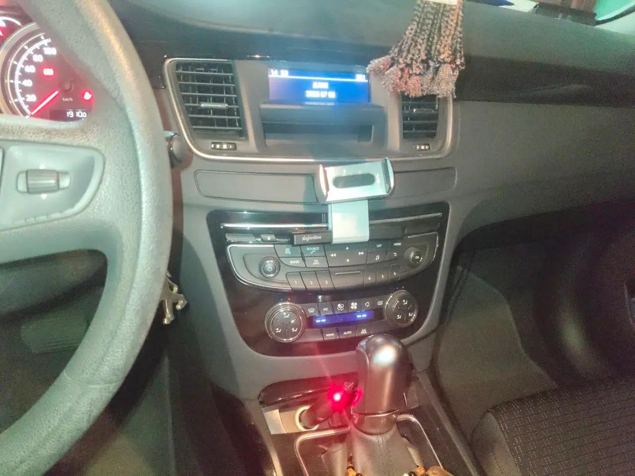 Peugeot 508 2013 2.0L 2nd Anniversary Edition with Automatic Sunroof – Classic Version — миниатюра 13
