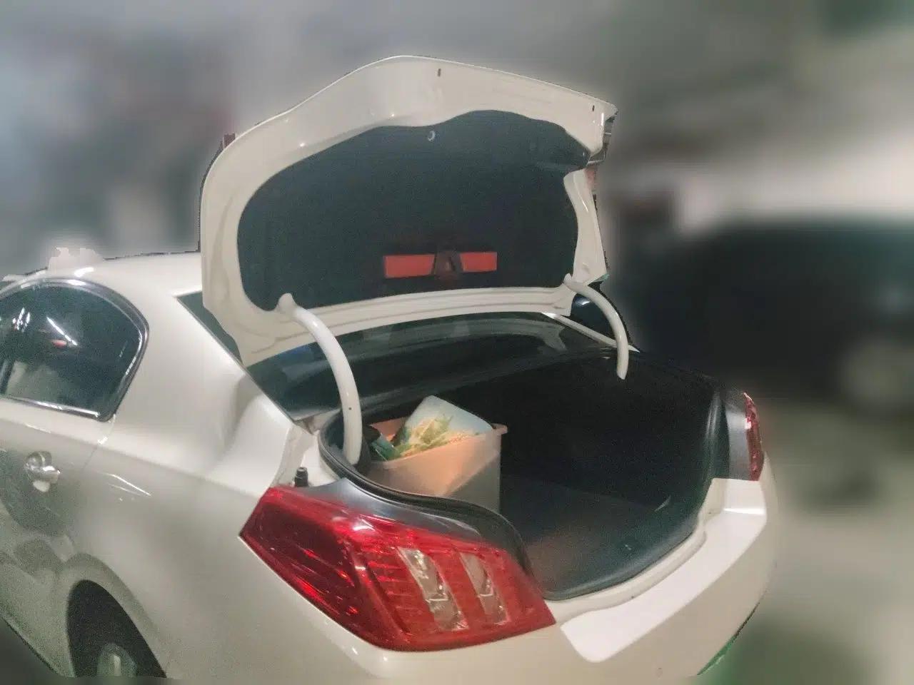Peugeot 508 2013 2.0L 2nd Anniversary Edition with Automatic Sunroof – Classic Version — миниатюра 19