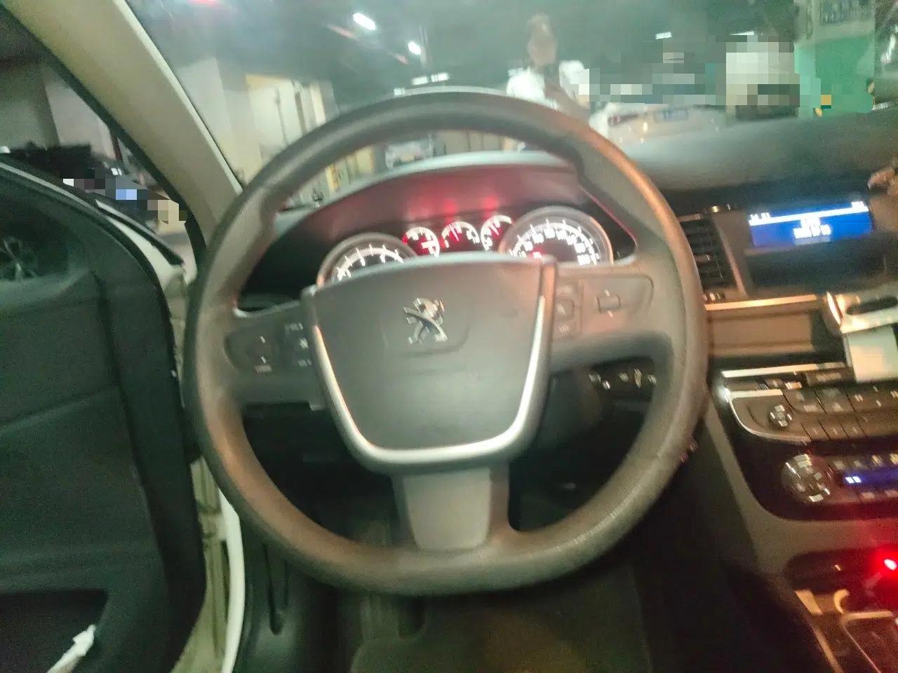Peugeot 508 2013 2.0L 2nd Anniversary Edition with Automatic Sunroof – Classic Version — миниатюра 10
