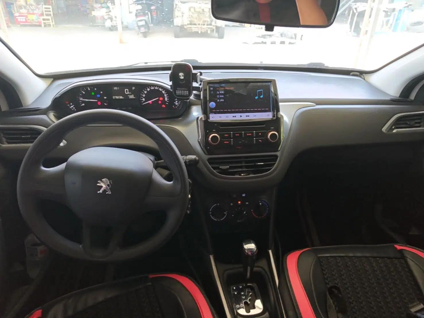 Peugeot 2008 2014 1.6L Automatic Trend Edition — миниатюра 12