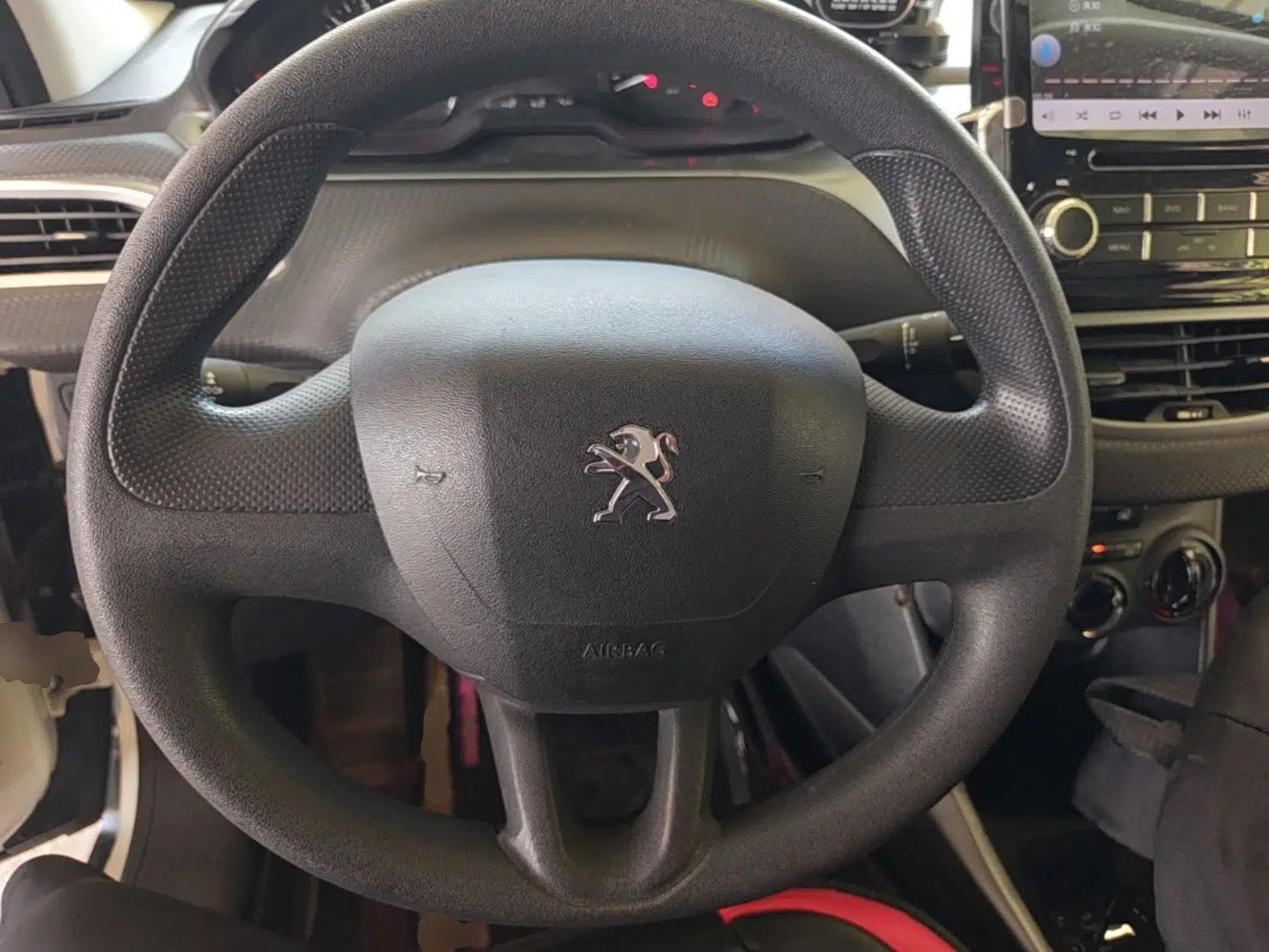 Peugeot 2008 2014 1.6L Automatic Trend Edition — миниатюра 13