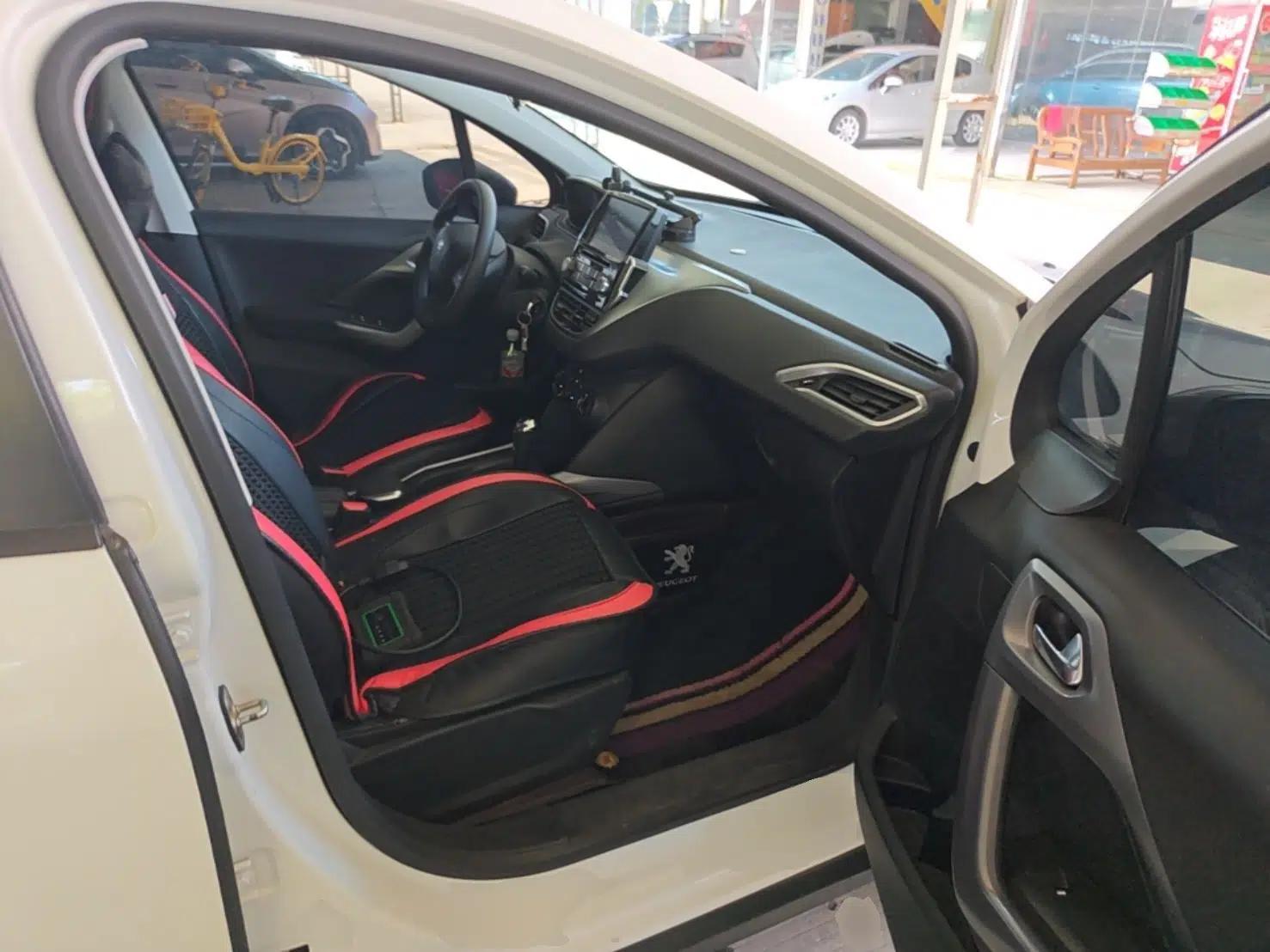 Peugeot 2008 2014 1.6L Automatic Trend Edition — миниатюра 19