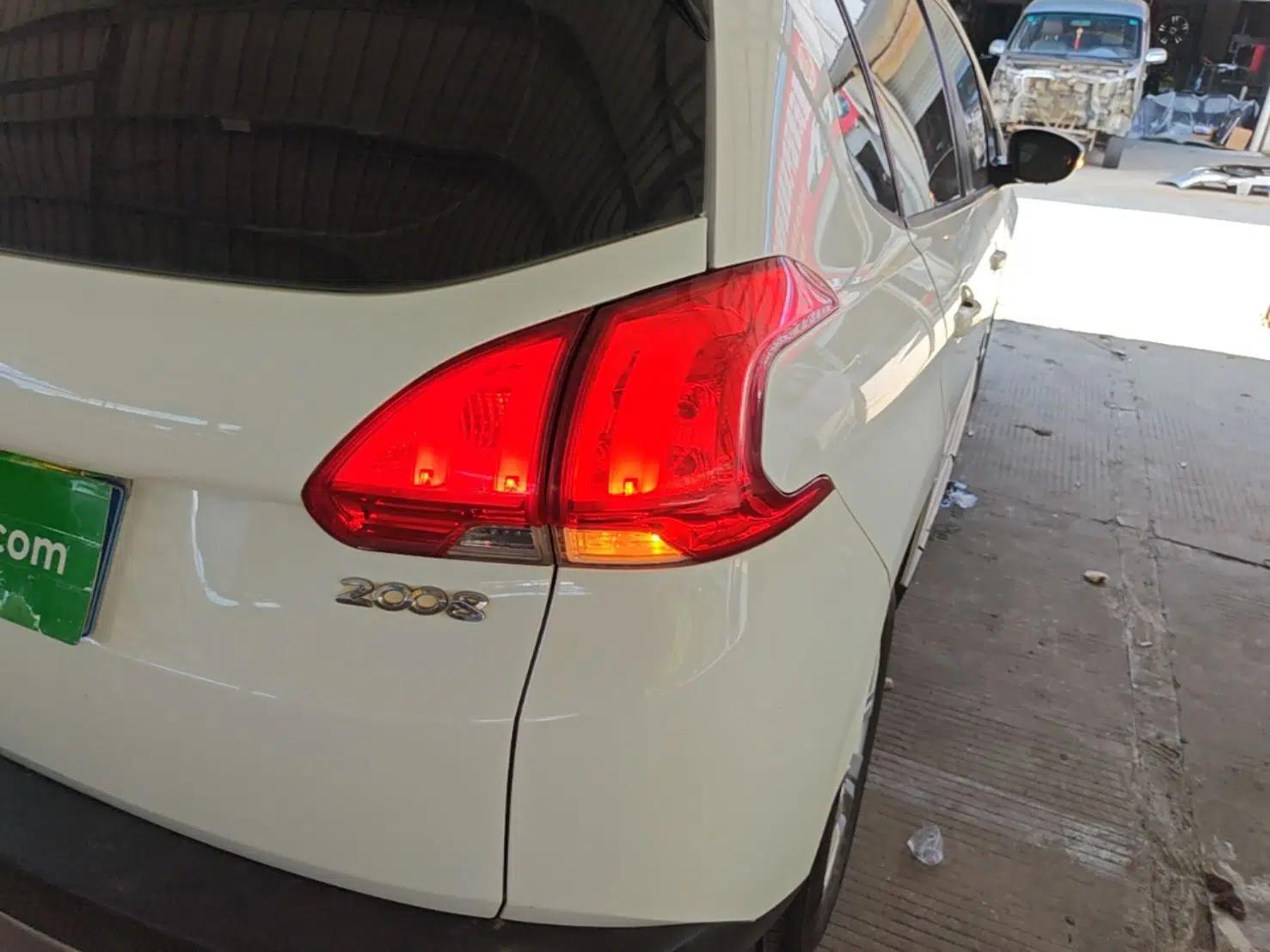 Peugeot 2008 2014 1.6L Automatic Trend Edition — миниатюра 9