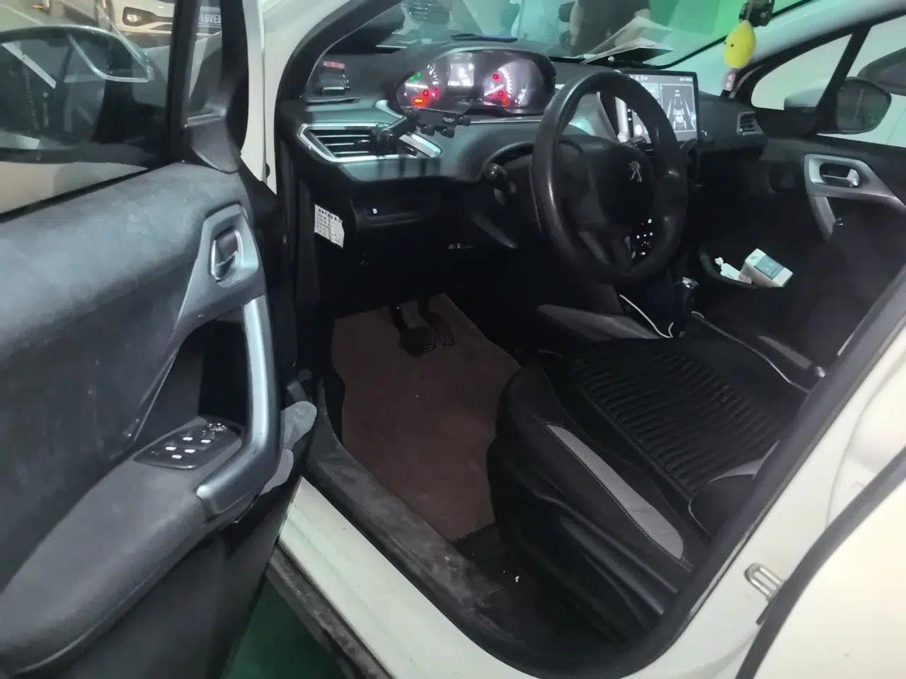 Peugeot 2008 2014 1.6L Automatic Trend Edition — миниатюра 16