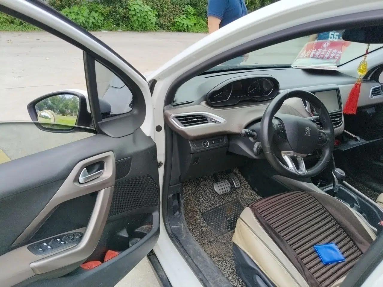 Peugeot 2008 2014 1.6L Automatic Navigation Edition — миниатюра 16