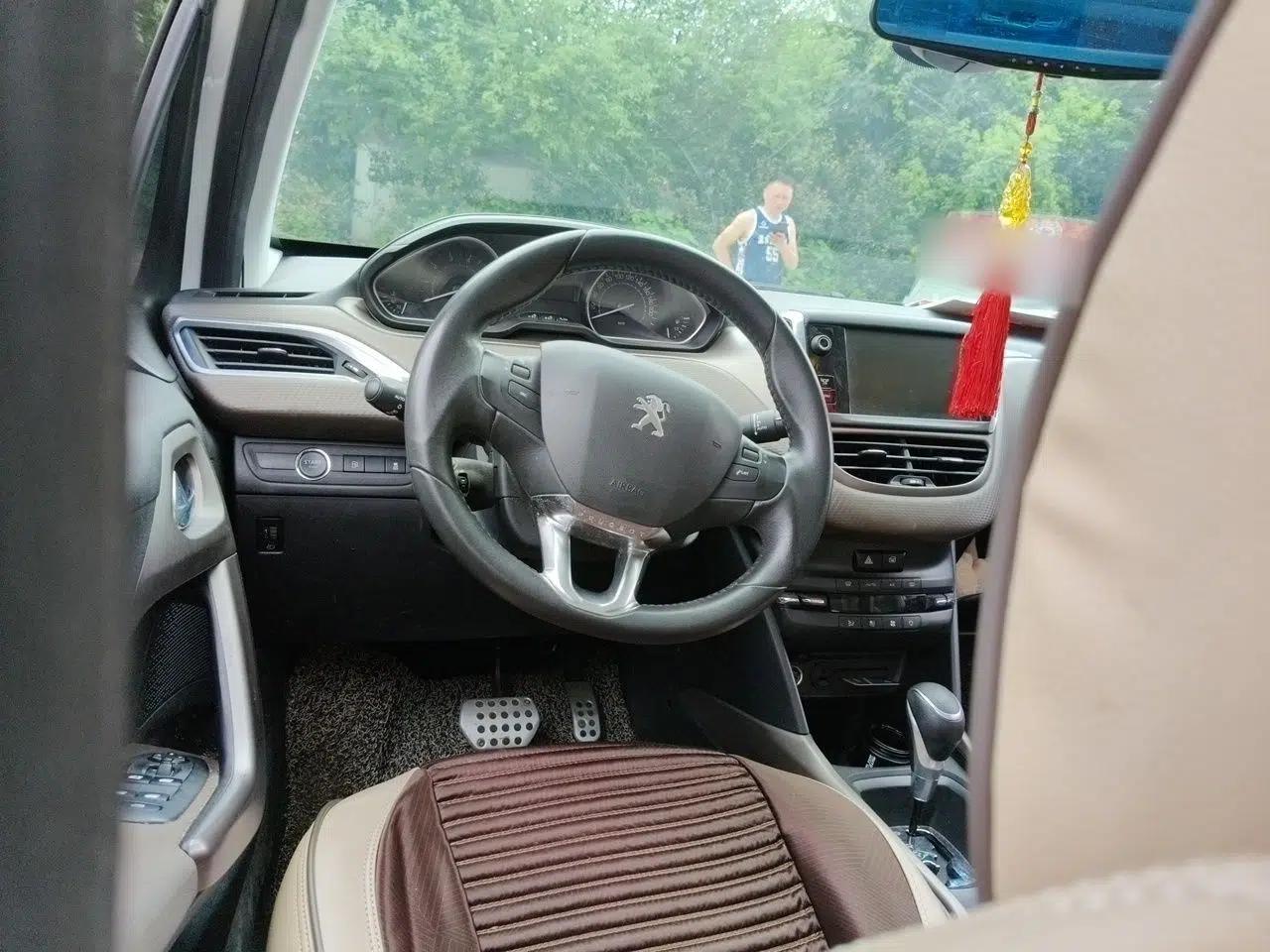 Peugeot 2008 2014 1.6L Automatic Navigation Edition — миниатюра 10