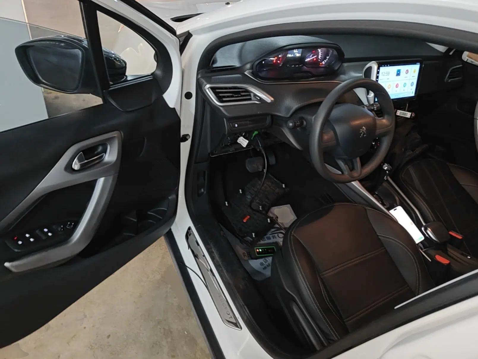 Peugeot 2008 2014 1.6L Automatic Trend Edition — миниатюра 18