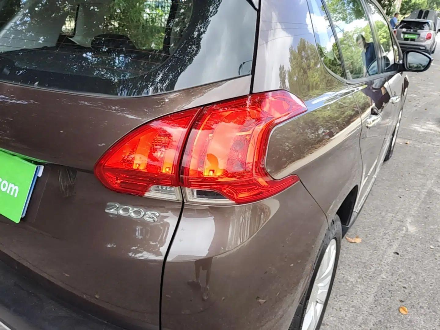 Peugeot 2008 2014 1.6L Automatic Fashion Edition — миниатюра 9