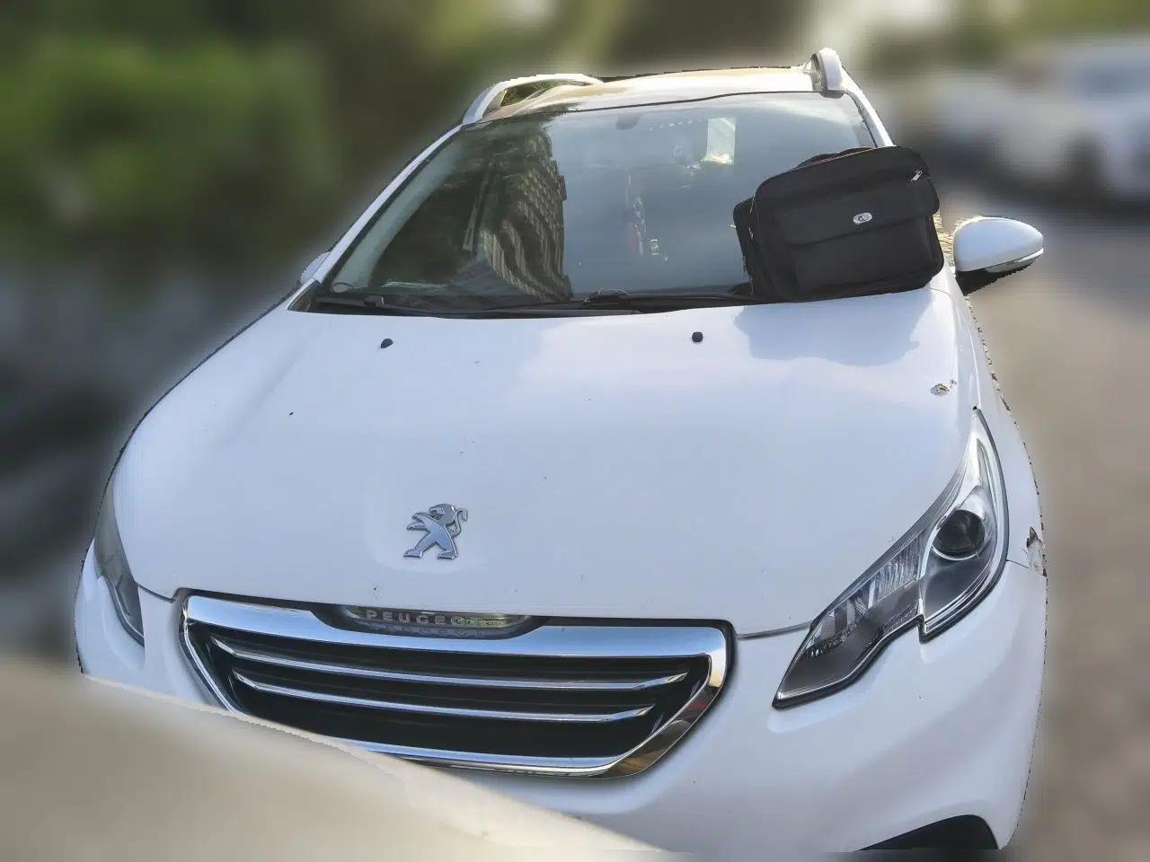 Peugeot 2008 2014 1.6L Automatic Fashion Edition — миниатюра 2