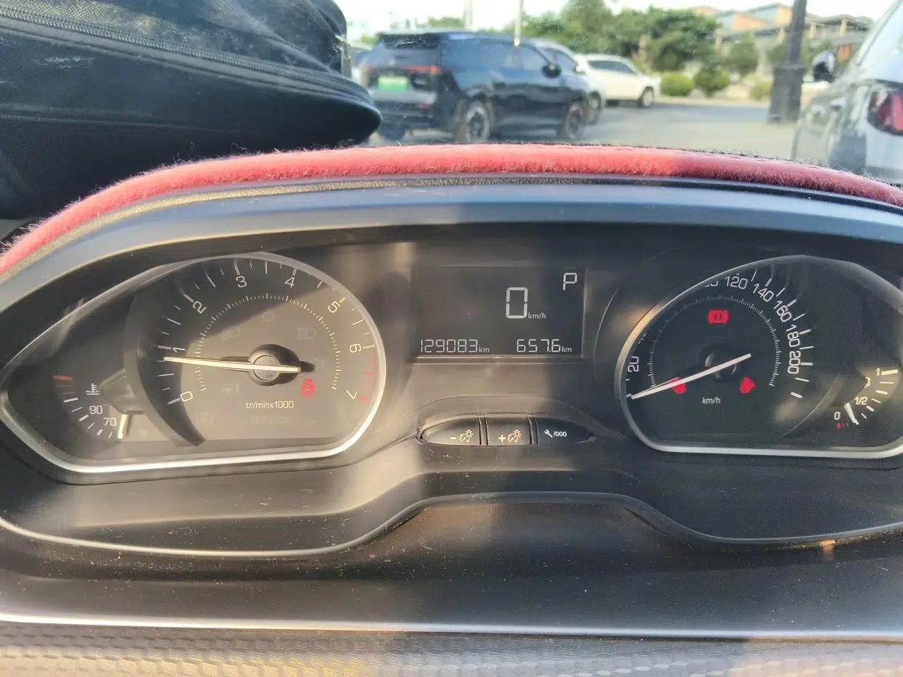 Peugeot 2008 2014 1.6L Automatic Fashion Edition — миниатюра 12