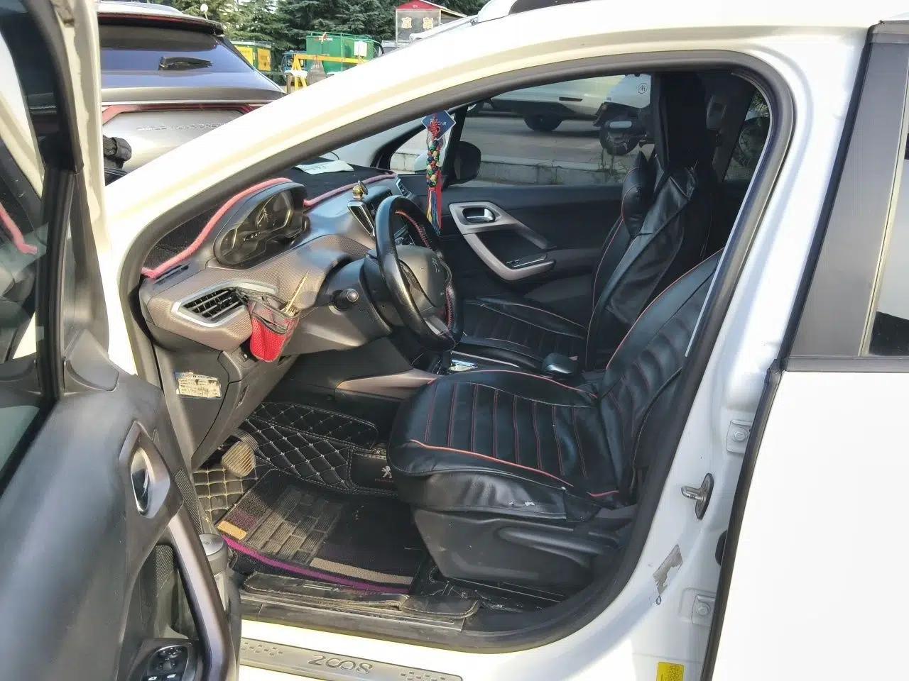 Peugeot 2008 2014 1.6L Automatic Fashion Edition — миниатюра 16