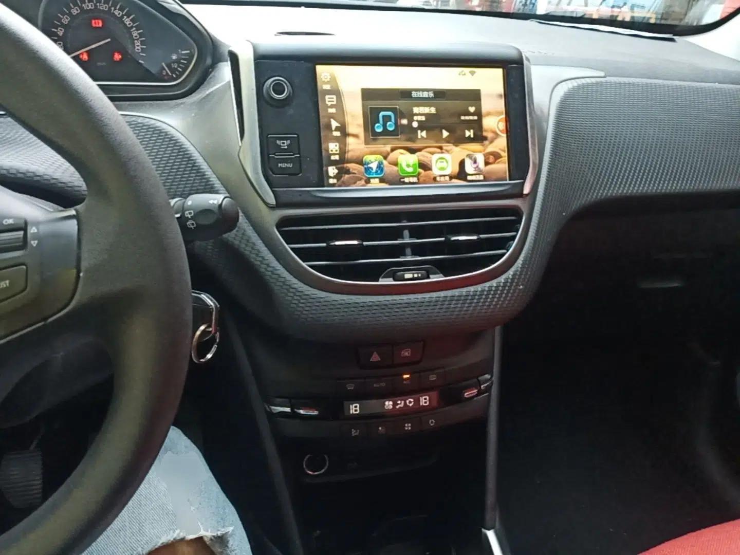 Peugeot 2008 2014 1.6L Manual Fashion Edition — миниатюра 12