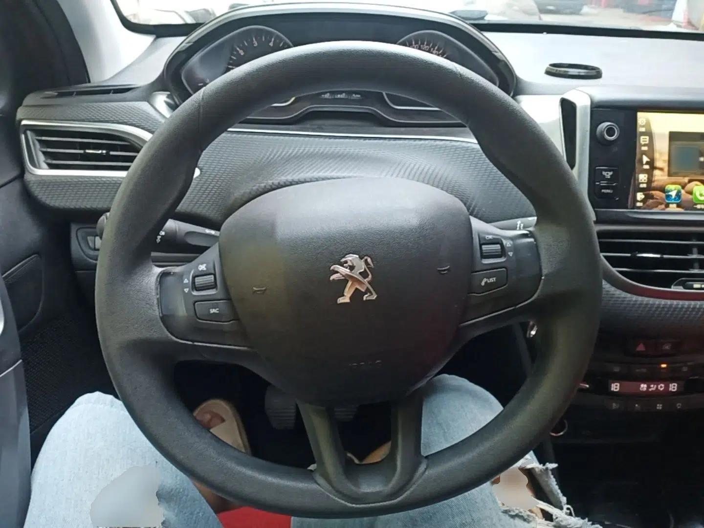 Peugeot 2008 2014 1.6L Manual Fashion Edition — миниатюра 13
