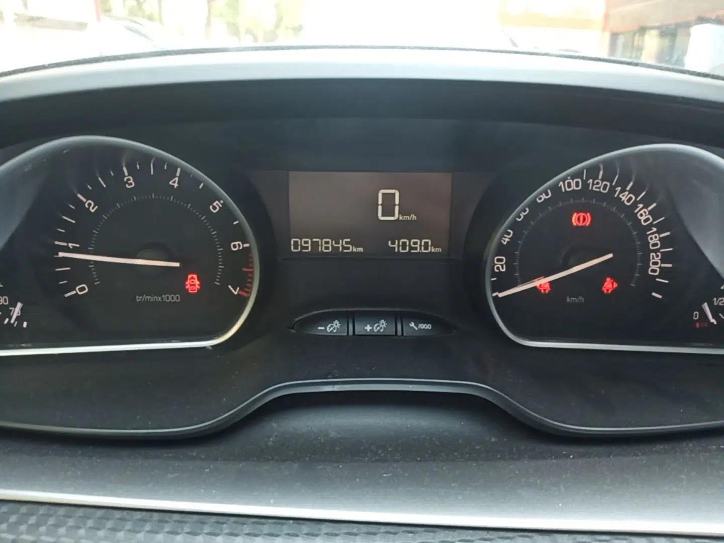 Peugeot 2008 2014 1.6L Manual Fashion Edition — миниатюра 14
