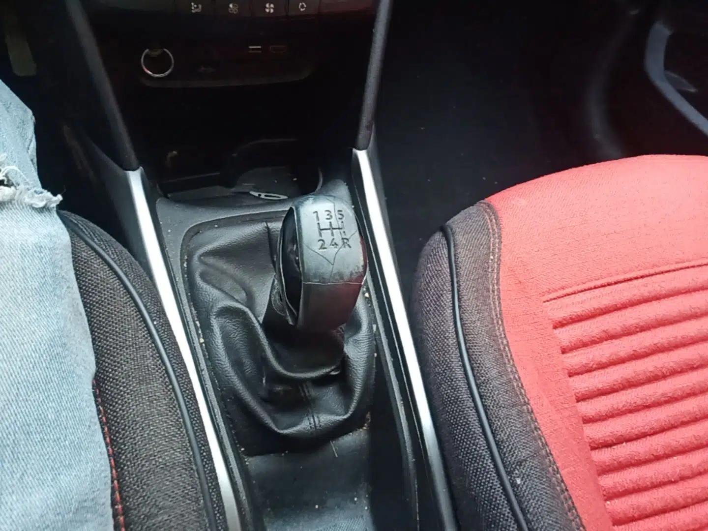 Peugeot 2008 2014 1.6L Manual Fashion Edition — миниатюра 16