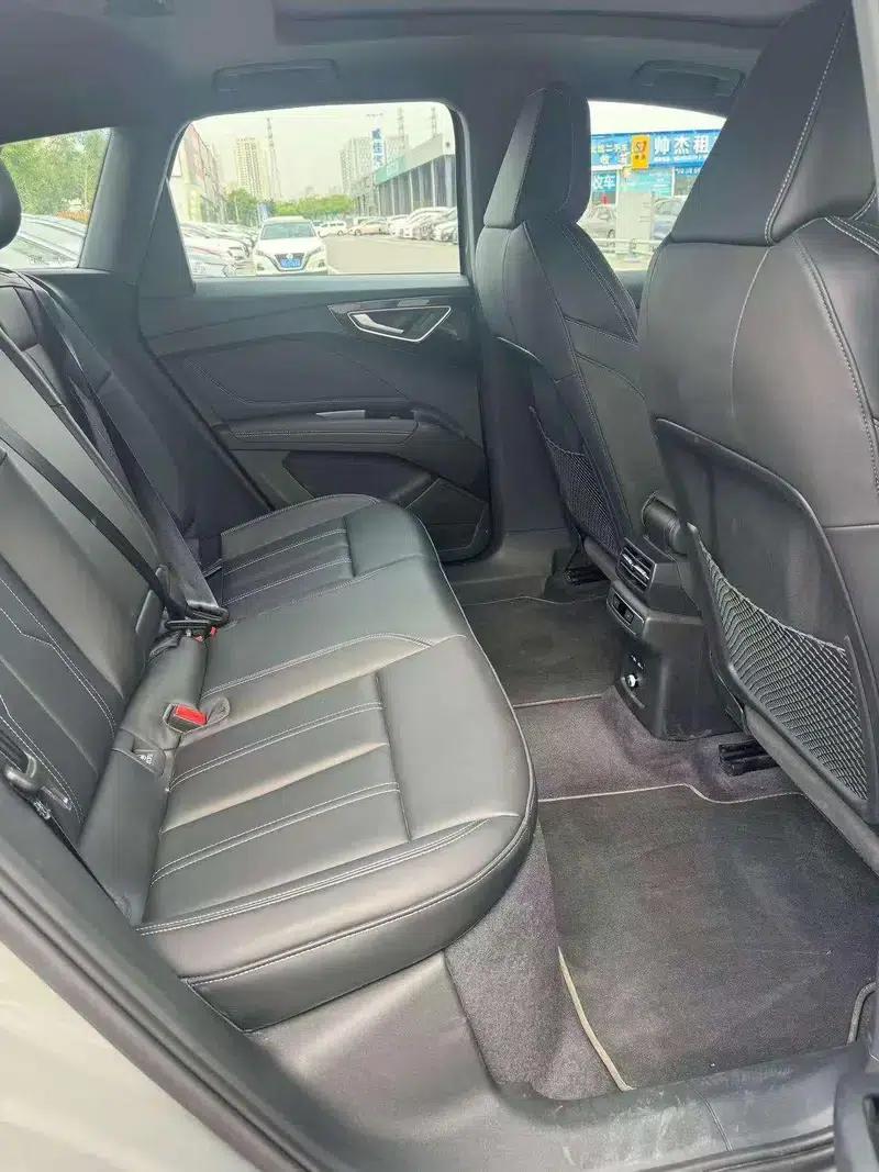 Audi Q4 e-tron 2024 Model 40 e-tron Adventure Edition — миниатюра 16
