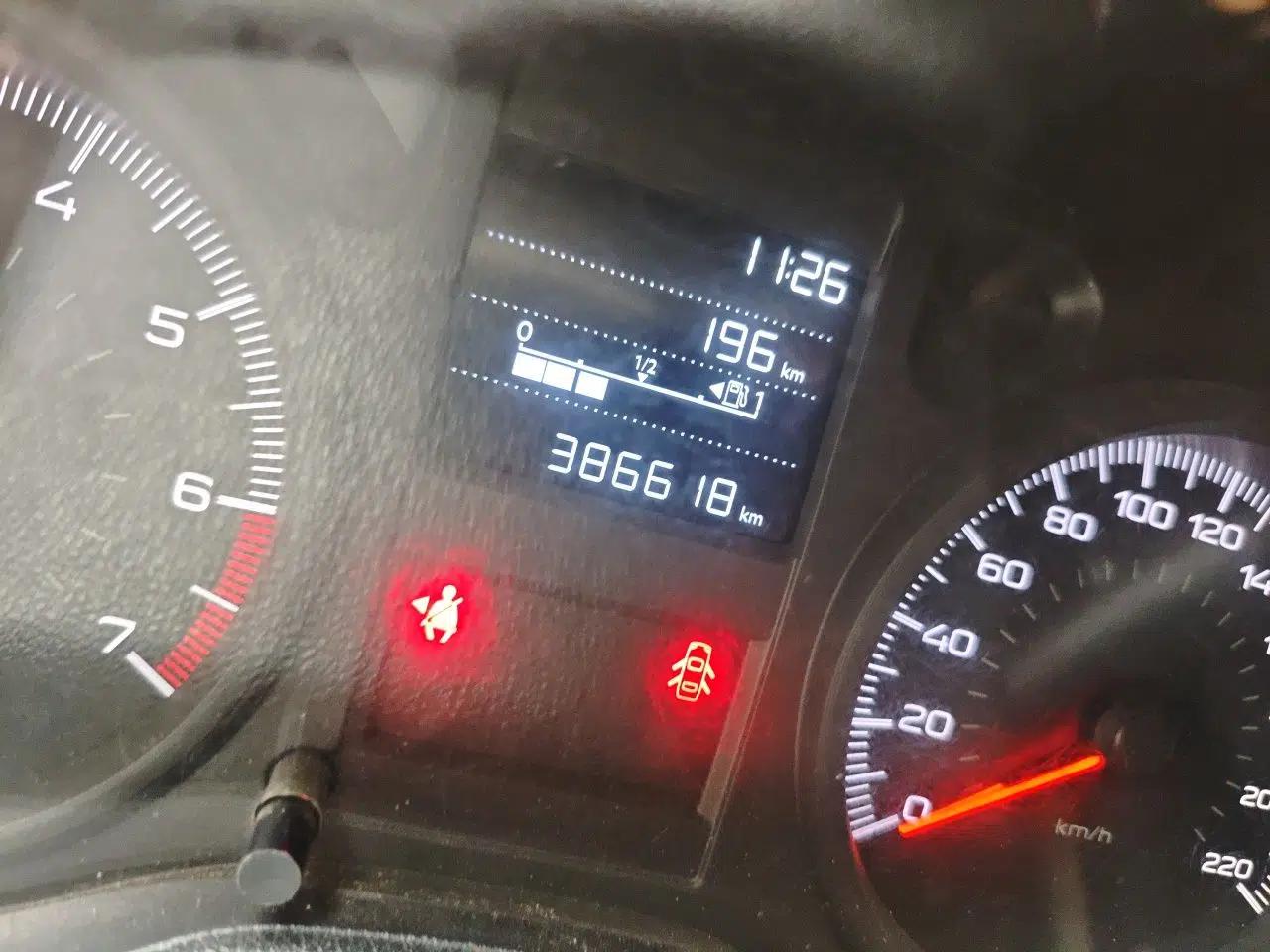 Peugeot 301 2018 1.6L Manual Comfort Edition — миниатюра 12