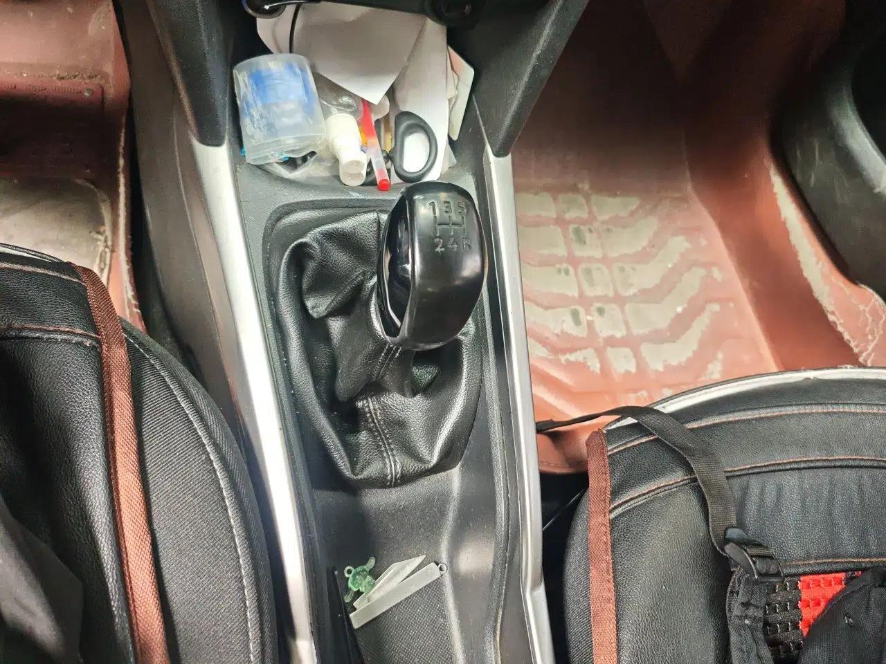 Peugeot 301 2018 1.6L Manual Comfort Edition — миниатюра 14