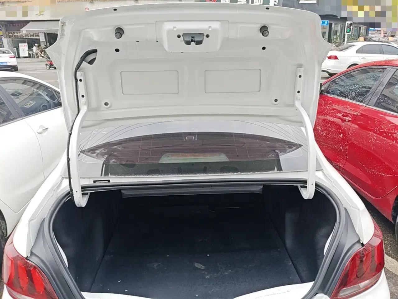 Peugeot 301 2018 1.6L Manual Comfort Edition — миниатюра 22