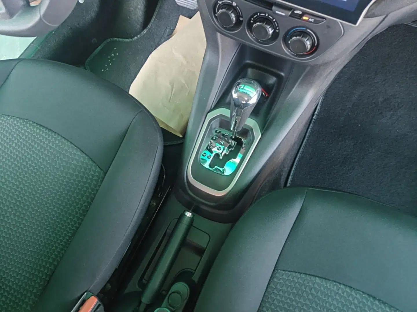 Peugeot 301 2014 1.6L Automatic Comfort Edition — миниатюра 16