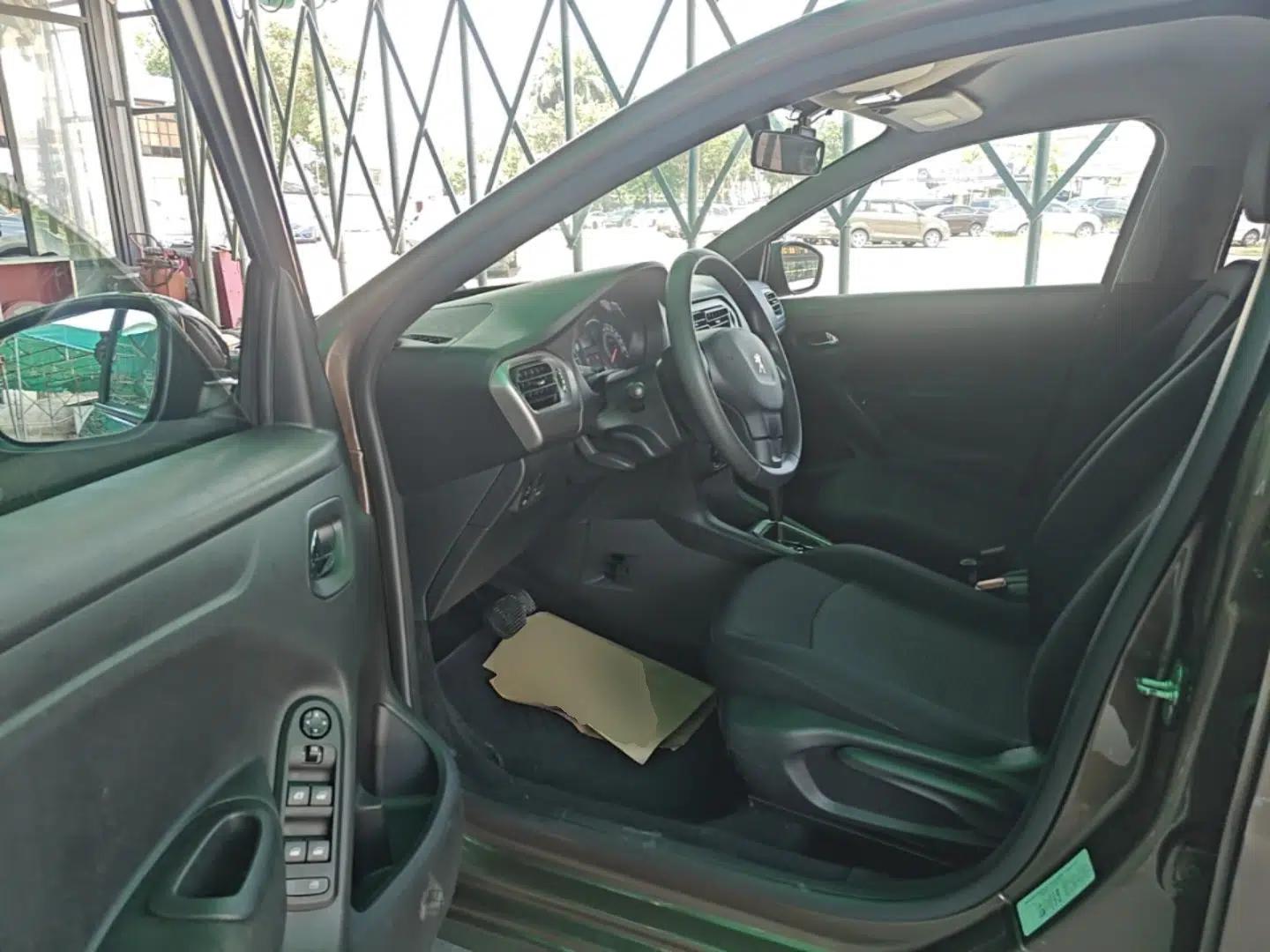 Peugeot 301 2014 1.6L Automatic Comfort Edition — миниатюра 17