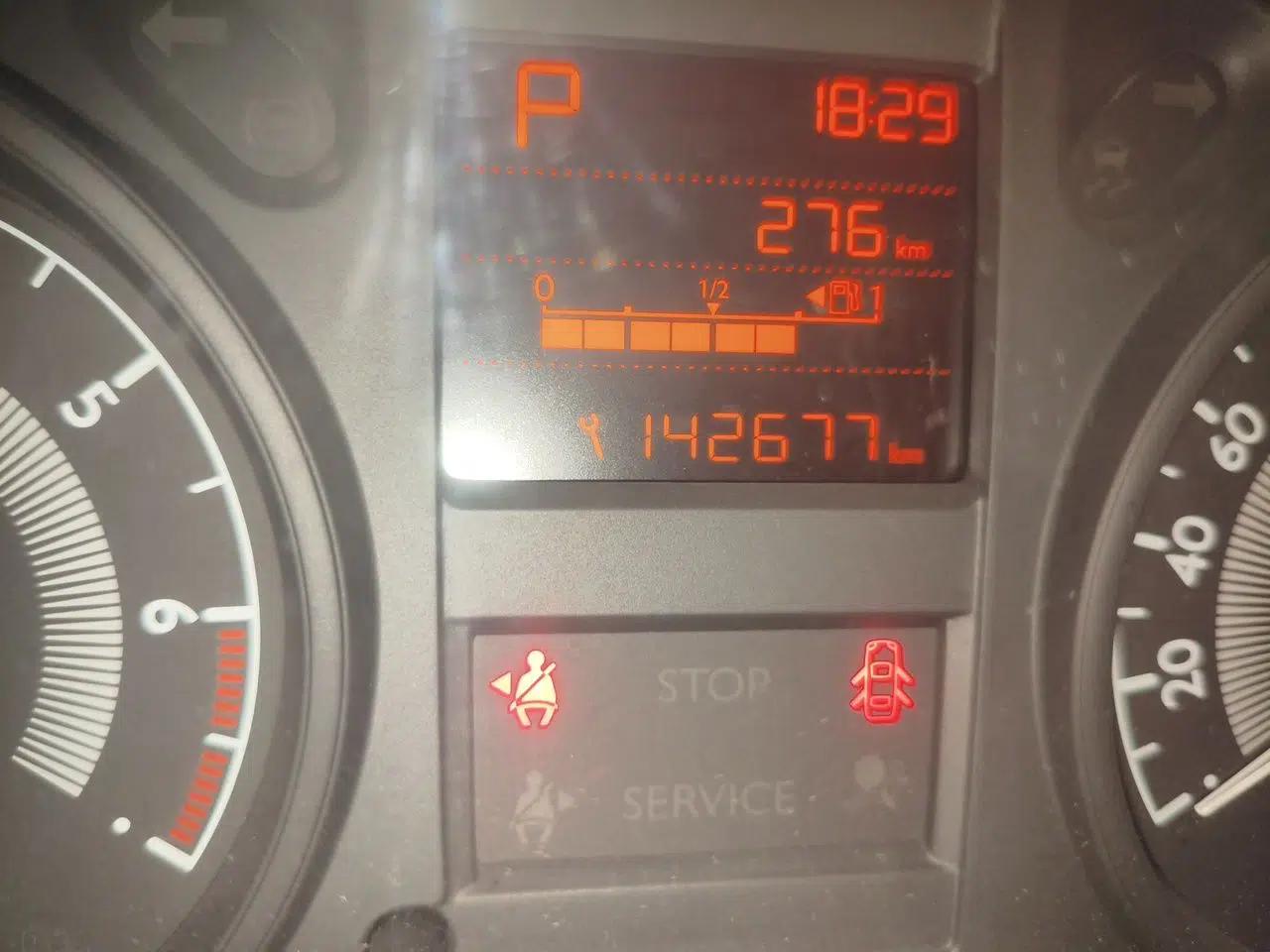 Peugeot 301 2014 1.6L Automatic Comfort Edition — миниатюра 12