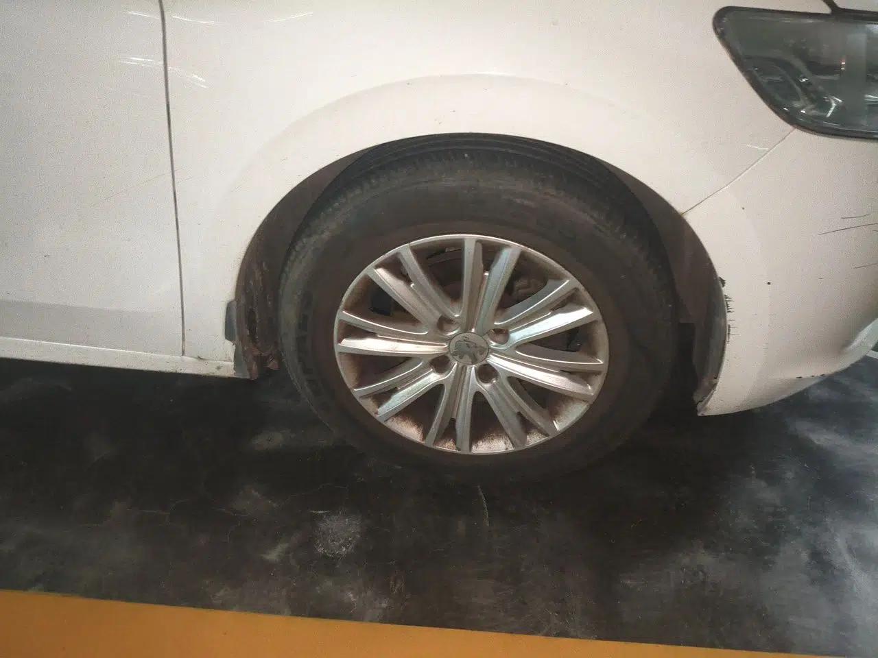 Peugeot 301 2014 1.6L Automatic Comfort Edition — миниатюра 8