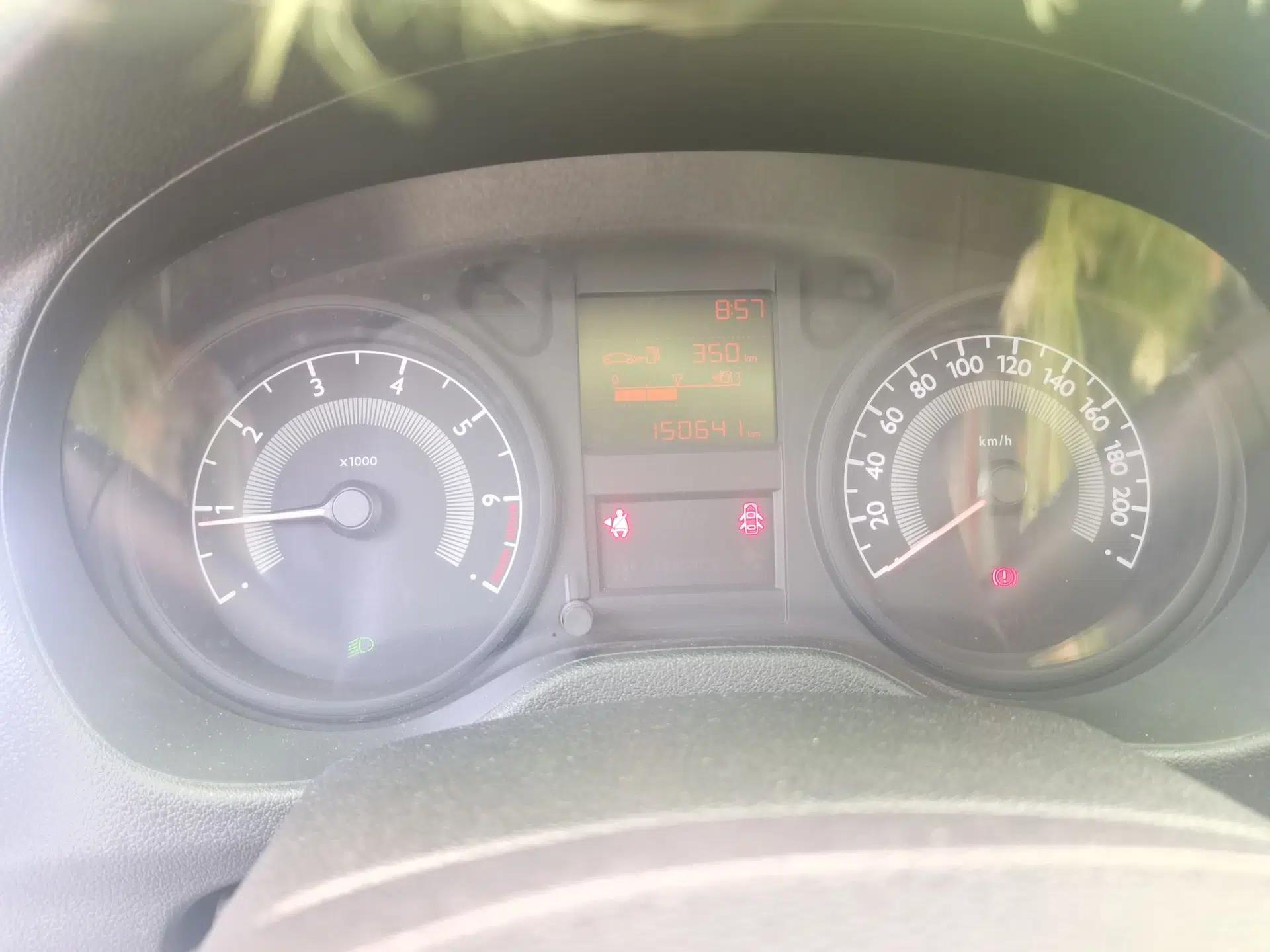 Peugeot 301 2016 1.6L Manual Comfort Edition — миниатюра 11