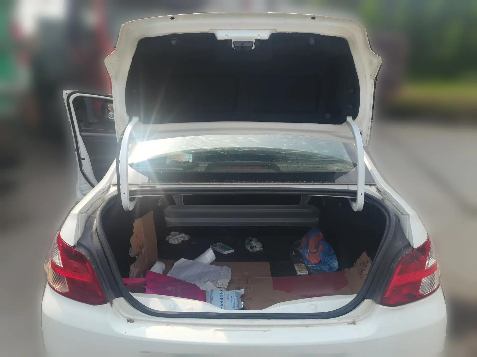 Peugeot 301 2016 1.6L Manual Comfort Edition — миниатюра 19