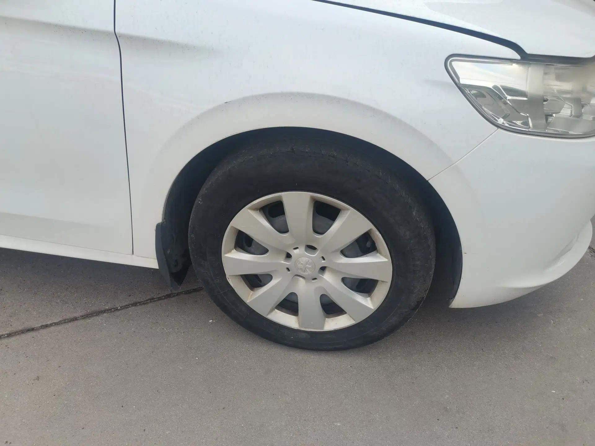 Peugeot 301 2016 1.6L Manual Comfort Edition — миниатюра 8