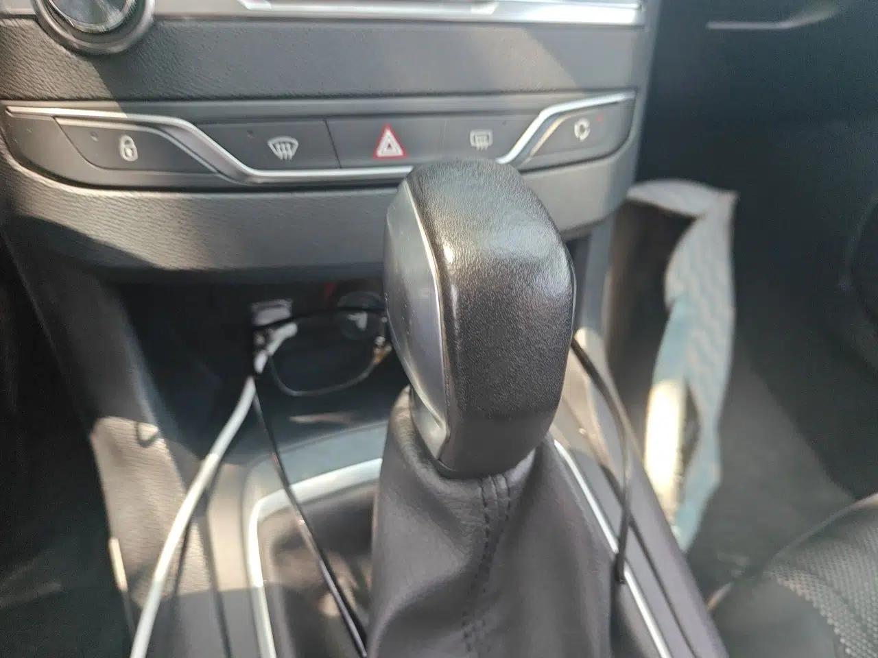 Peugeot 308S 2015 1.2T Automatic Jingchi Edition — миниатюра 14