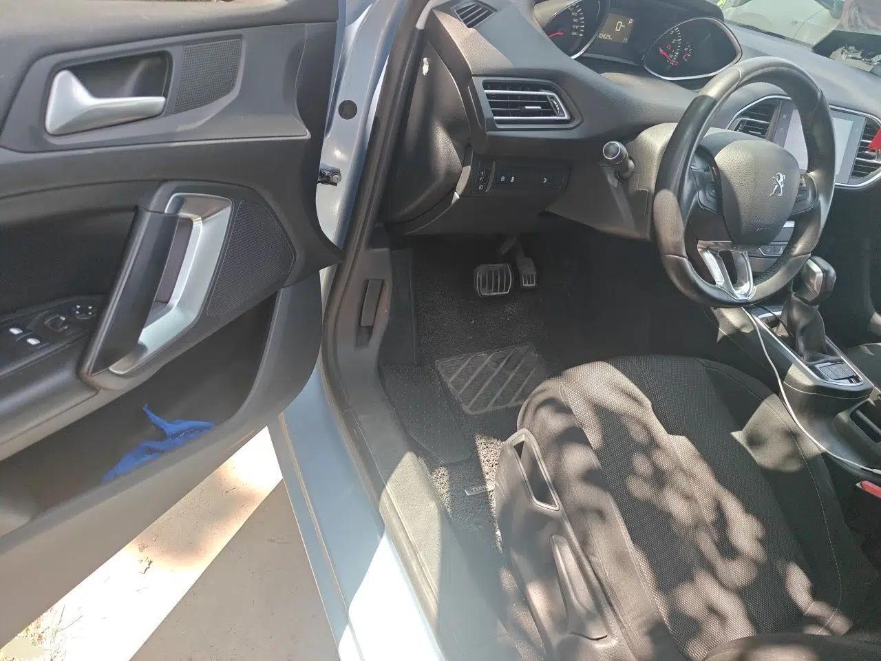 Peugeot 308S 2015 1.2T Automatic Jingchi Edition — миниатюра 16