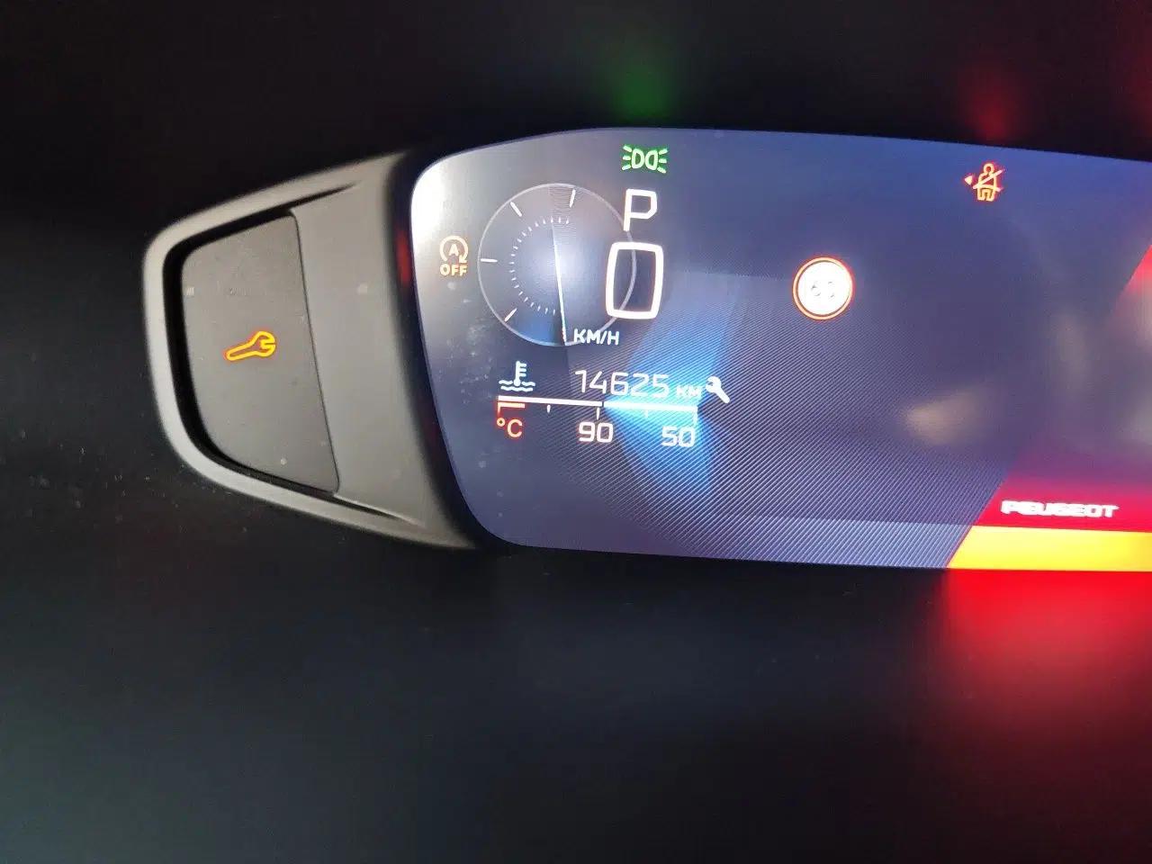 Peugeot 408X 2023 Charm Version — миниатюра 12