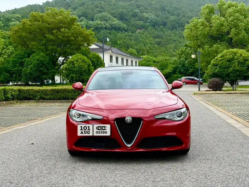 Giulia Juliet 2017 2.0T 200HP Luxury Edition — миниатюра 2