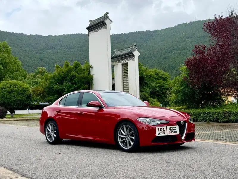 Giulia Juliet 2017 2.0T 200HP Luxury Edition — миниатюра 3