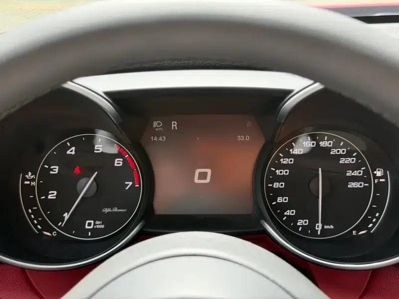 Giulia Juliet 2017 2.0T 200HP Luxury Edition — миниатюра 10