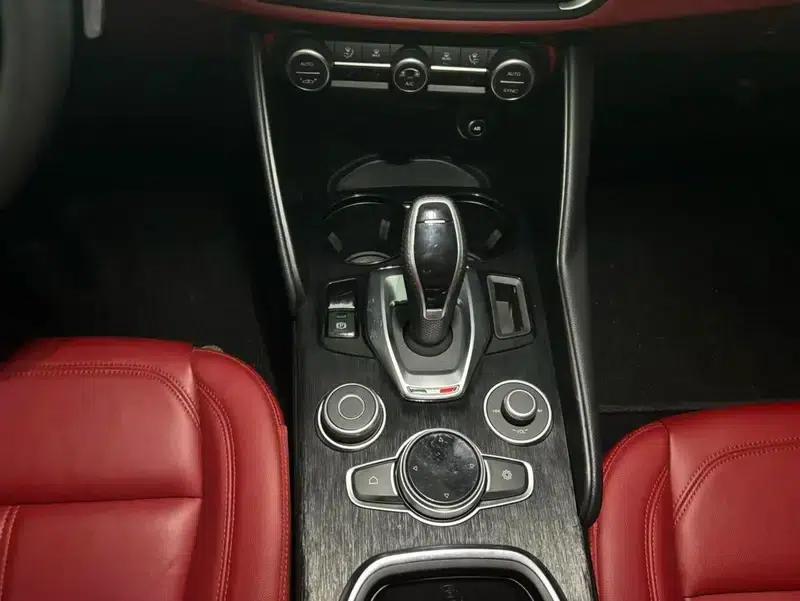 Giulia 2021 2.0T 280HP Veloce Ti Racing Edition — миниатюра 11