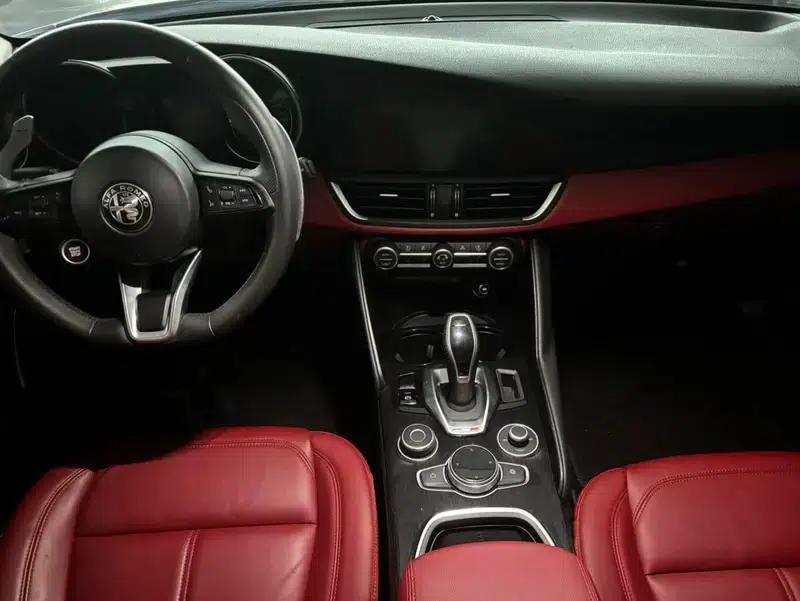Giulia 2021 2.0T 280HP Veloce Ti Racing Edition — миниатюра 8