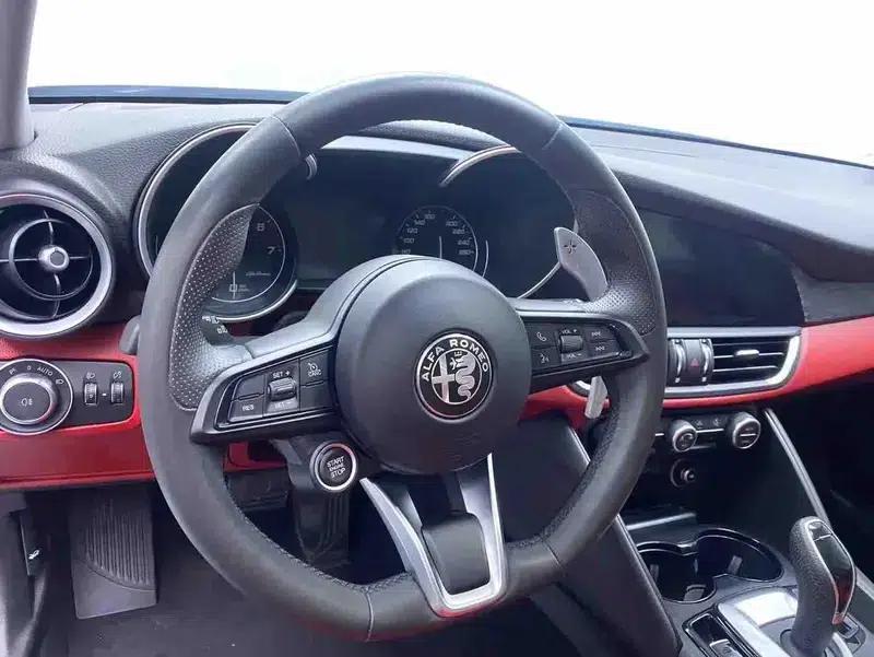 Giulia 2021 2.0T 280HP Veloce Ti Racing Edition — миниатюра 9