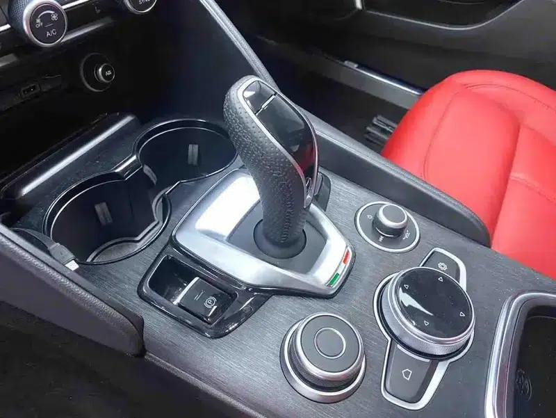 Giulia 2021 2.0T 280HP Veloce Ti Racing Edition — миниатюра 10