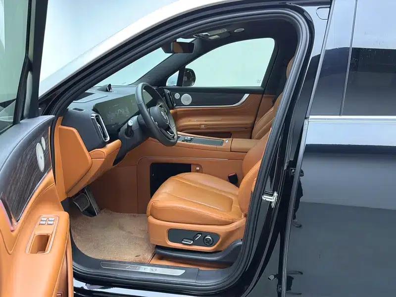 Wenjie M9 2024 Ultra Range Extended 6-Seater — миниатюра 17