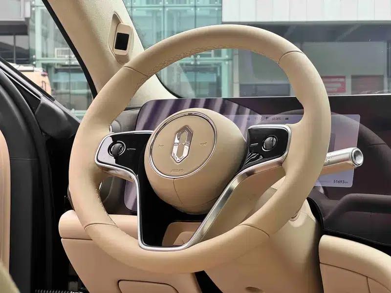 Wenjie M9 2024 Ultra Range Extended 6-Seater — миниатюра 13