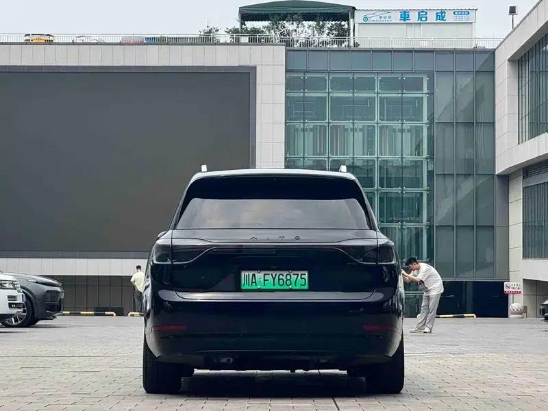 Wenjie M9 2024 Ultra Range Extended 6-Seater — миниатюра 4