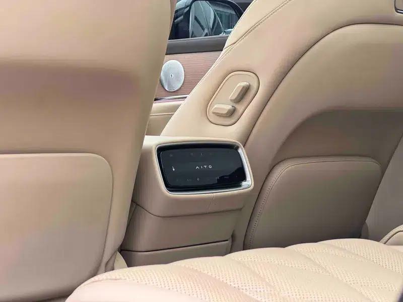Wenjie M9 2024 Ultra Range Extended 6-Seater — миниатюра 7